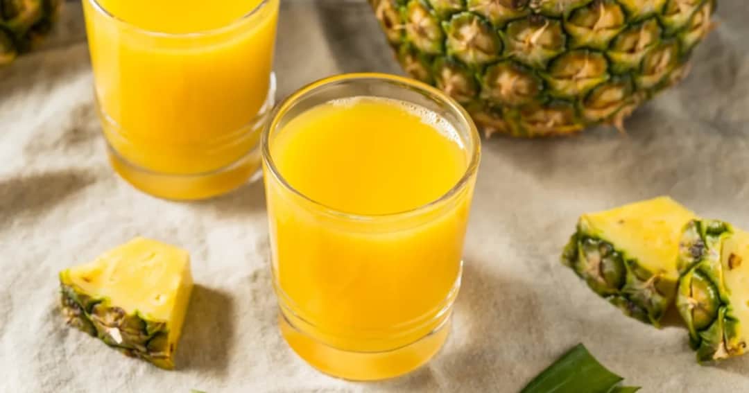 Sok ananasowy: O co chodzi? Mity, fakty i czy naprawdę działa?