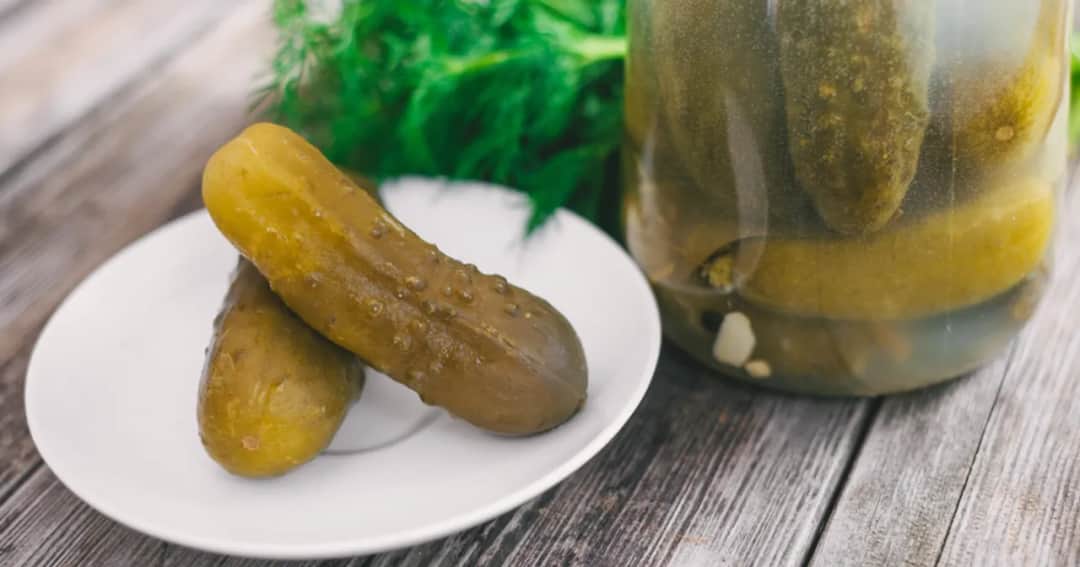 Kiedy kisić ogórki? Sekret chrupkości i idealnego smaku!