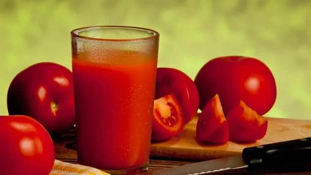 Sok pomidorowy na ciśnienie: czy działa? Skład i dawkowanie.