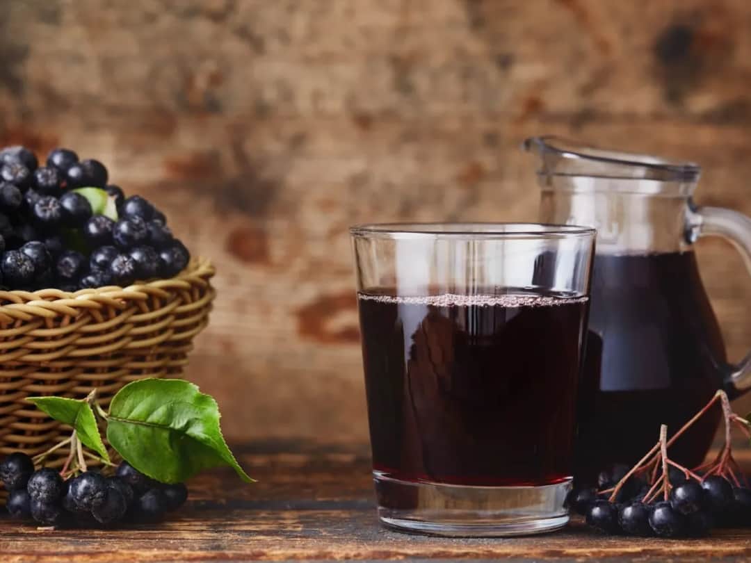 Sok z aronii: na co pomaga? Serce, odporność, wzrok i więcej!