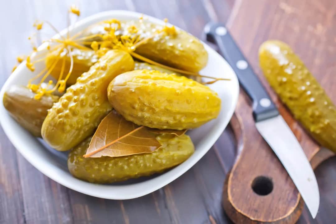 Ile kalorii ma ogórek kiszony? Probiotyki, dieta, zdrowie jelit