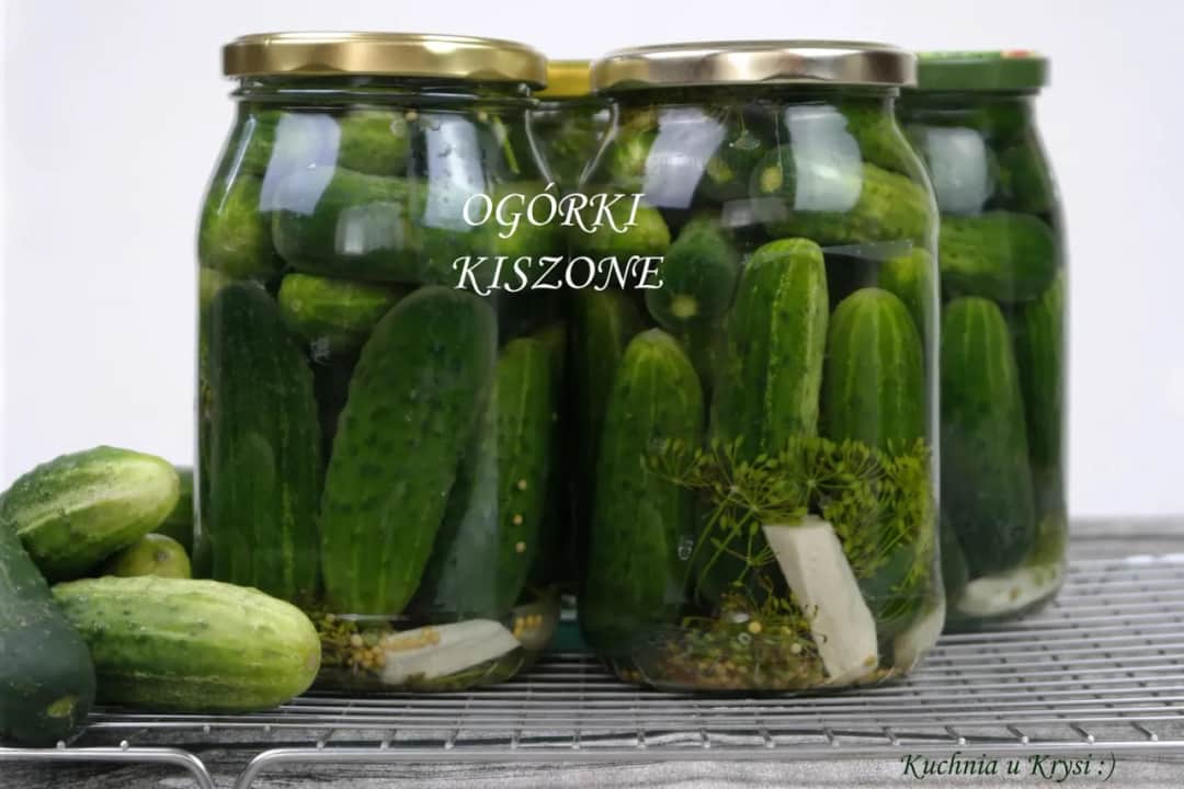 Ogórki kiszone bez solanki? Jak uzupełnić i uratować przetwory